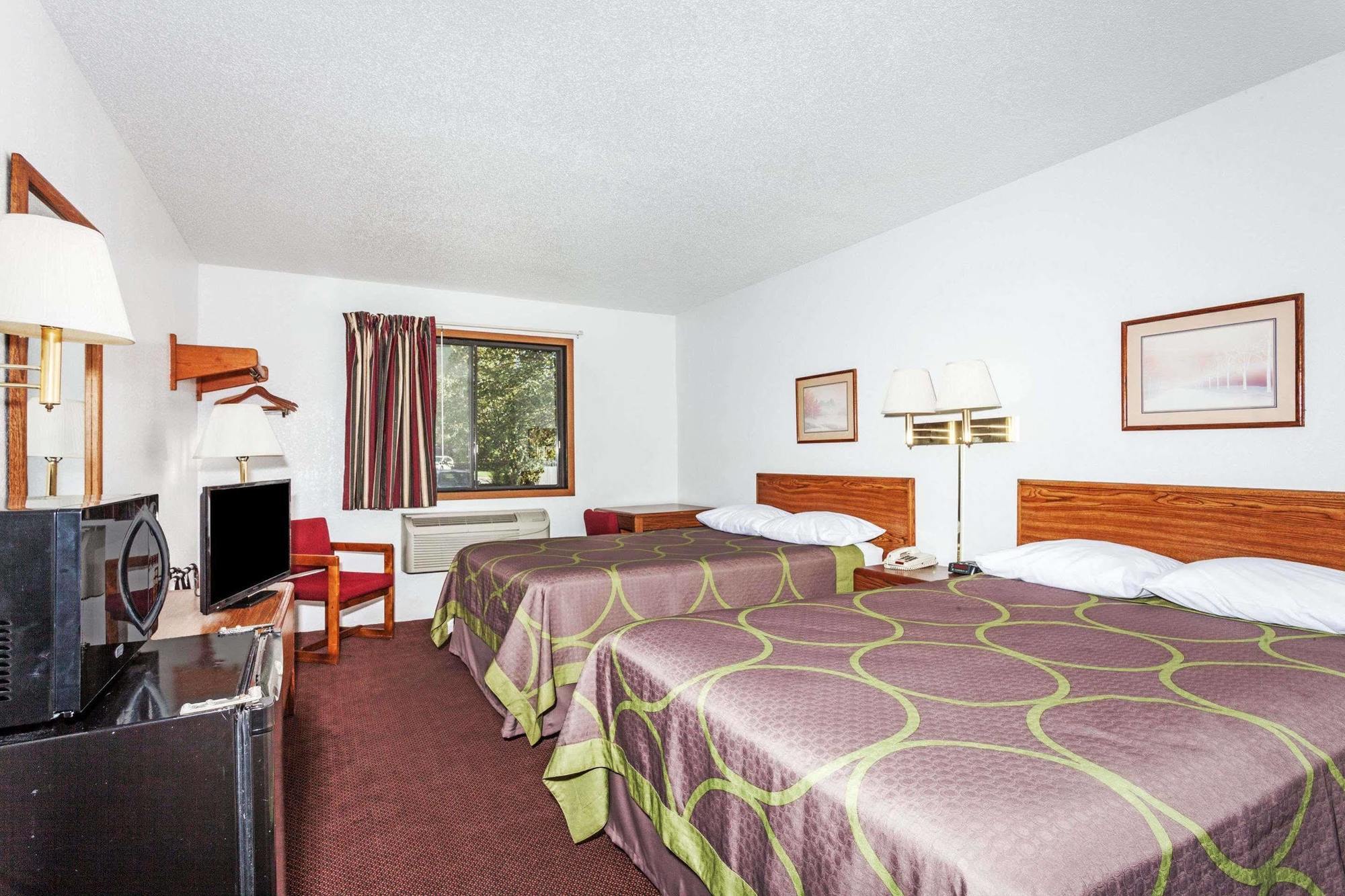 Super 8 By Wyndham Va Hotel